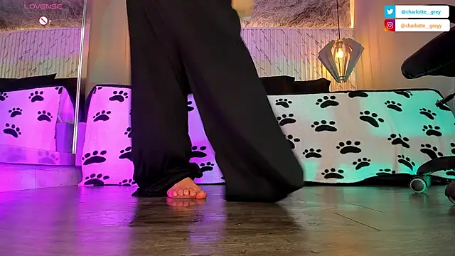 charlotte  grey online show from September 14, 2025, 11:43 am