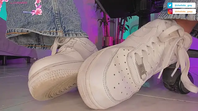 charlotte  grey online show from September 27, 2025, 8:37 pm