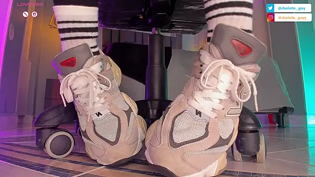 charlotte  grey online show from September 28, 2025, 11:28 am