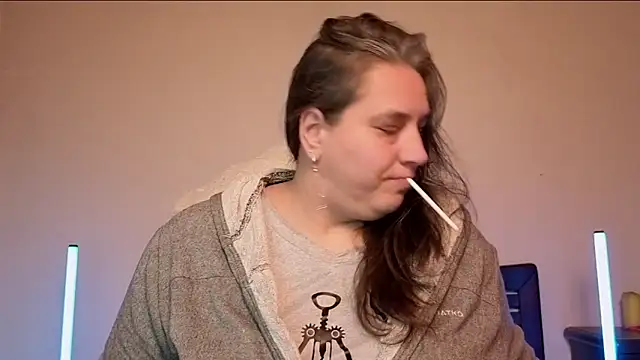 Snapshot of Niter chatting on November 22, 2025, 7:46 pm Niter online show from November 22, 2025, 7:46 pm