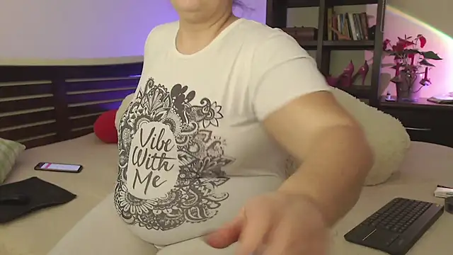 Snapshot of Niter chatting on February 6, 2025, 12:54 am Niter online show from February 6, 2025, 12:54 am