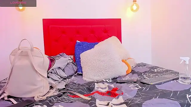 Mia thompson 19 online show from February 24, 2025, 7:41 pm