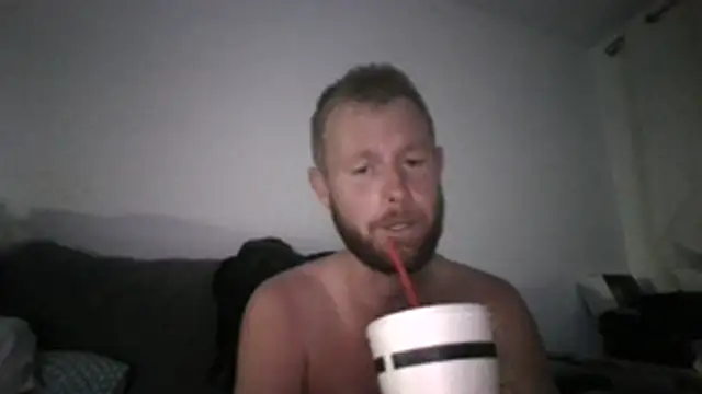 Snapshot of W1LBURN chatting on June 5, 2026, 5:12 am W1LBURN online show from June 5, 2026, 5:12 am
