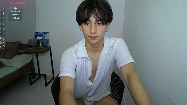 Snapshot of valentino_rigatti chatting on January 26, 2025, 2:24 am valentino rigatti online show from January 26, 2025, 2:24 am