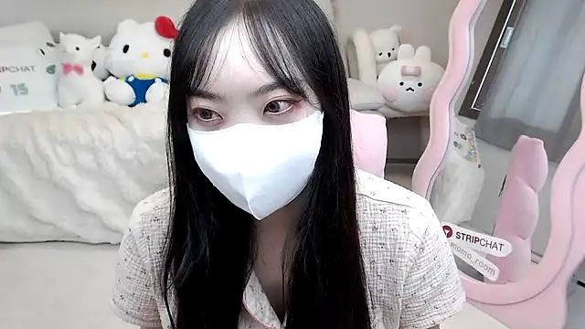 momo room online show from September 15, 2025, 6:36 am