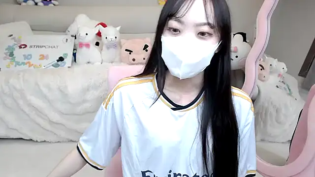 momo room online show from October 24, 2025, 10:47 am