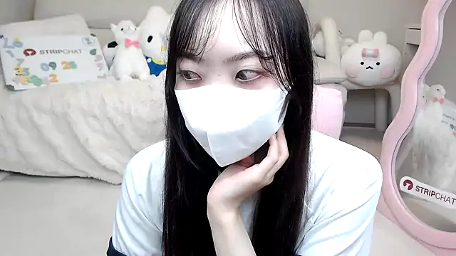 momo room online show from September 28, 2025, 6:42 am