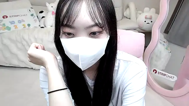 momo room online show from October 4, 2025, 6:37 am