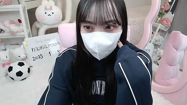 momo room online show from January 5, 2025, 4:04 am