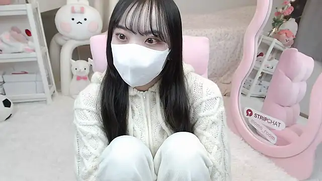 momo room online show from January 12, 2025, 9:40 am