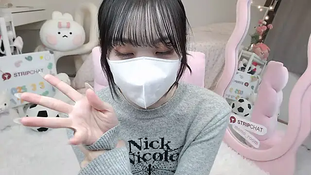 momo room online show from March 3, 2025, 10:38 am