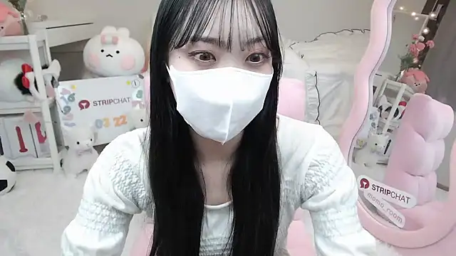 momo room online show from March 22, 2025, 10:28 am