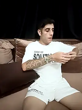 Snapshot of arenn1997 chatting on September 17, 2025, 10:23 pm arenn1997 online show from September 17, 2025, 10:23 pm