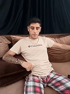 Snapshot of arenn1997 chatting on September 13, 2025, 12:16 pm arenn1997 online show from September 13, 2025, 12:16 pm