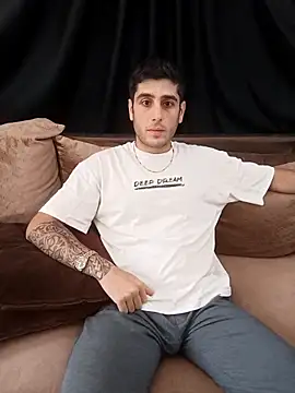 Snapshot of arenn1997 chatting on November 4, 2025, 11:58 am arenn1997 online show from November 4, 2025, 11:58 am