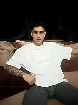 Snapshot of arenn1997 chatting on September 22, 2025, 10:05 pm arenn1997 online show from September 22, 2025, 10:05 pm