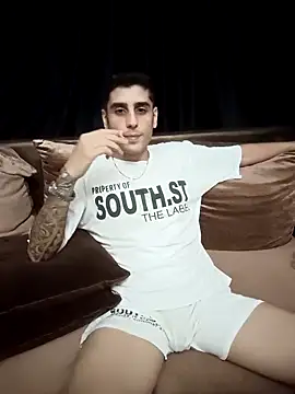 Snapshot of arenn1997 chatting on September 14, 2025, 12:22 am arenn1997 online show from September 14, 2025, 12:22 am