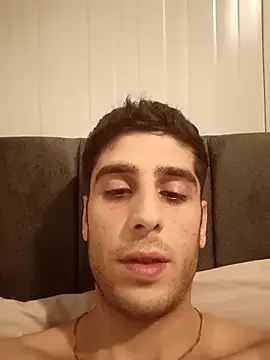 arenn1997 online show from December 21, 2025, 12:35 am