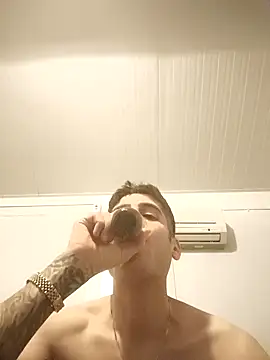 Snapshot of arenn1997 chatting on November 18, 2025, 10:13 pm arenn1997 online show from November 18, 2025, 10:13 pm