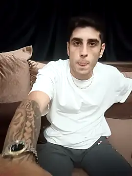 Snapshot of arenn1997 chatting on October 10, 2025, 12:22 am arenn1997 online show from October 10, 2025, 12:22 am