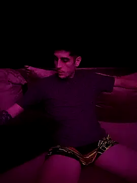 Snapshot of arenn1997 chatting on September 18, 2025, 10:24 pm arenn1997 online show from September 18, 2025, 10:24 pm