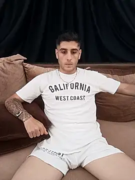 Snapshot of arenn1997 chatting on October 13, 2025, 12:29 pm arenn1997 online show from October 13, 2025, 12:29 pm