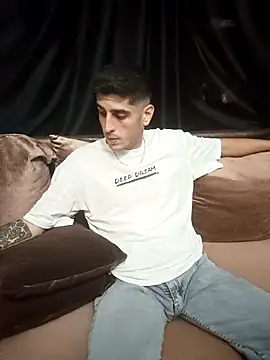 Snapshot of arenn1997 chatting on September 23, 2025, 10:06 pm arenn1997 online show from September 23, 2025, 10:06 pm