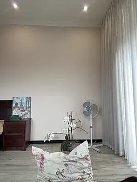 Hott Lolla online show from September 12, 2025, 7:30 am