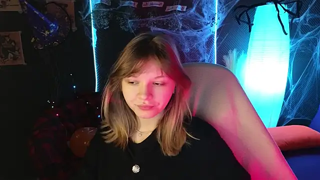 LitaBrom online show from October 23, 2025, 1:48 am