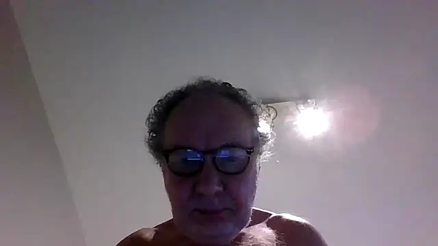 Snapshot of jimmybenido chatting on October 19, 2025, 4:32 pm jimmybenido online show from October 19, 2025, 4:32 pm