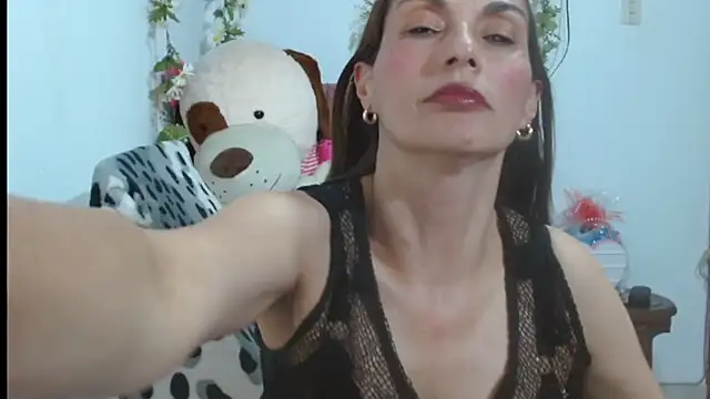 italagomez  online show from October 3, 2025, 11:50 pm