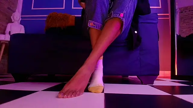 Pia mo online show from October 20, 2025, 4:40 pm