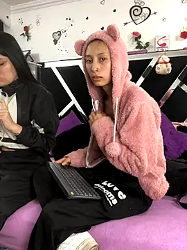 1lovelygirls online show from October 7, 2025, 12:06 pm