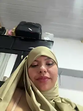 lalilamassu1 online show from March 13, 2025, 1:29 pm