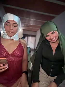 lalilamassu1 online show from April 12, 2026, 6:33 pm