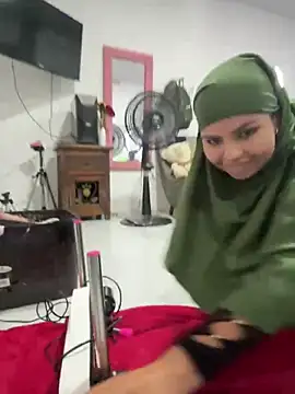 lalilamassu1 online show from March 5, 2025, 6:01 pm