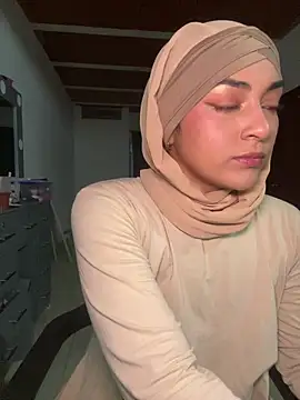 lalilamassu1 online show from September 13, 2025, 11:05 pm