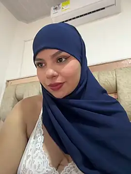 lalilamassu1 online show from March 4, 2025, 4:27 am