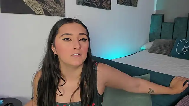 Kathia Morelli online show from October 18, 2025, 12:18 pm