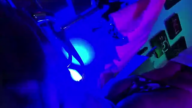 kuromi69 online show from October 8, 2025, 4:47 am