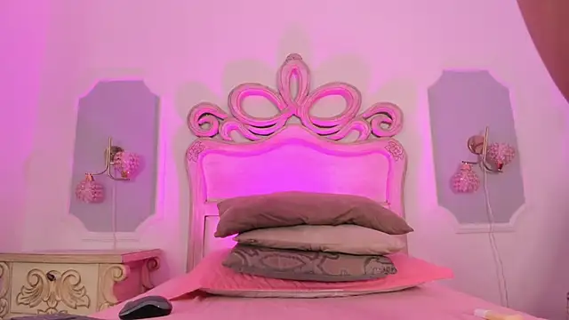 Sara  Williams online show from November 25, 2025, 3:51 am