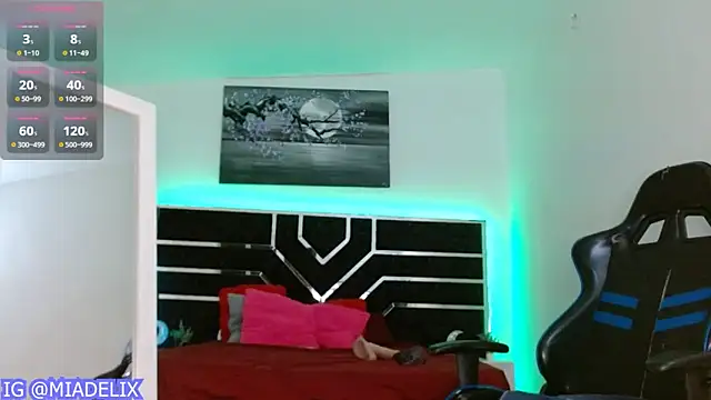 -MiaDelight- online show from March 26, 2026, 4:16 pm