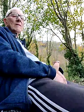 cutaboverest online show from November 3, 2025, 3:37 pm