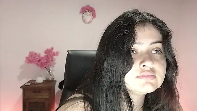 Stephania 18 online show from September 19, 2025, 6:23 pm