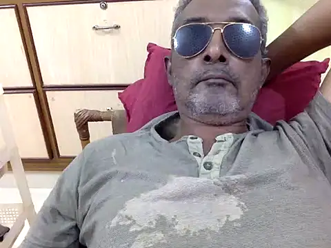 Snapshot of Lookin4Kinky_Partner chatting on January 8, 2026, 1:50 pm Lookin4Kinky Partner online show from January 8, 2026, 1:50 pm