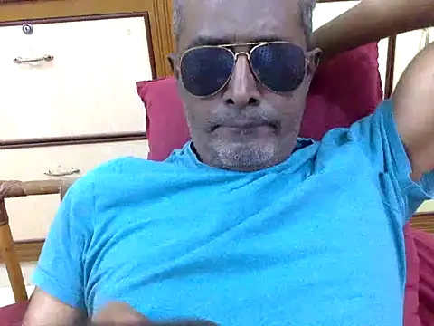 Snapshot of Lookin4Kinky_Partner chatting on January 6, 2026, 2:32 pm Lookin4Kinky Partner online show from January 6, 2026, 2:32 pm