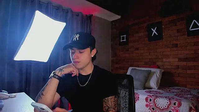 Ares Dickson online show from February 17, 2025, 3:25 am