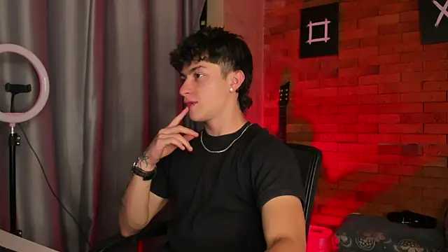 Ares Dickson online show from February 5, 2025, 3:23 am