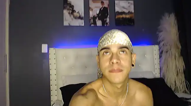 Mackenzzie 777  online show from March 18, 2025, 2:40 am