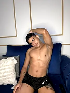 Mackenzzie 777  online show from October 21, 2025, 4:34 am